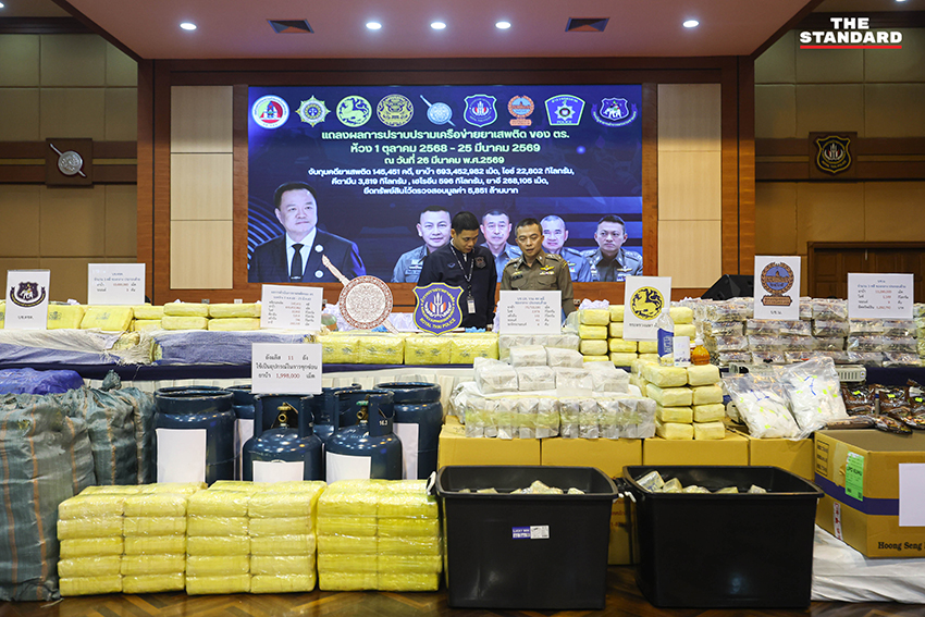 พล.ต.อ.กิตติ์รัฐ พันธุ์เพ็ชร์ ผู้บัญชาการตำรวจแห่งชาติ แถลงข่าวผลการปราบปรามยาเสพติด พร้อมของกลางจำนวนมาก 10