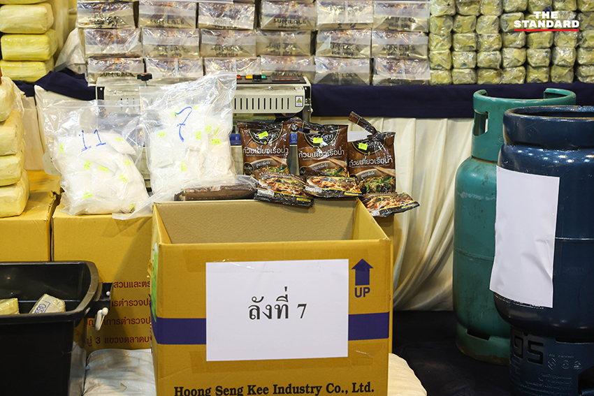 พล.ต.อ.กิตติ์รัฐ พันธุ์เพ็ชร์ ผู้บัญชาการตำรวจแห่งชาติ แถลงข่าวผลการปราบปรามยาเสพติด พร้อมของกลางจำนวนมาก 9