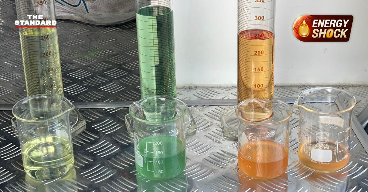 ตำรวจภาค 1 ตรวจสอบเอกสารนำเข้า-ส่งออกน้ำมันที่ คลังน้ำมันอ่างทอง