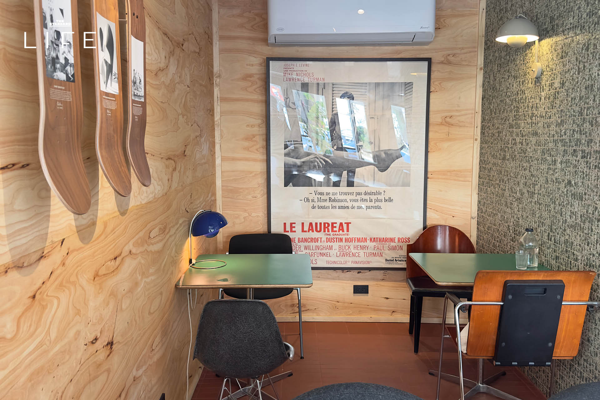 ภายในร้าน Popcup Ekkamai คาเฟ่สไตล์วินเทจย่านเอกมัย ตกแต่งด้วยเฟอร์นิเจอร์ Mid-century 4