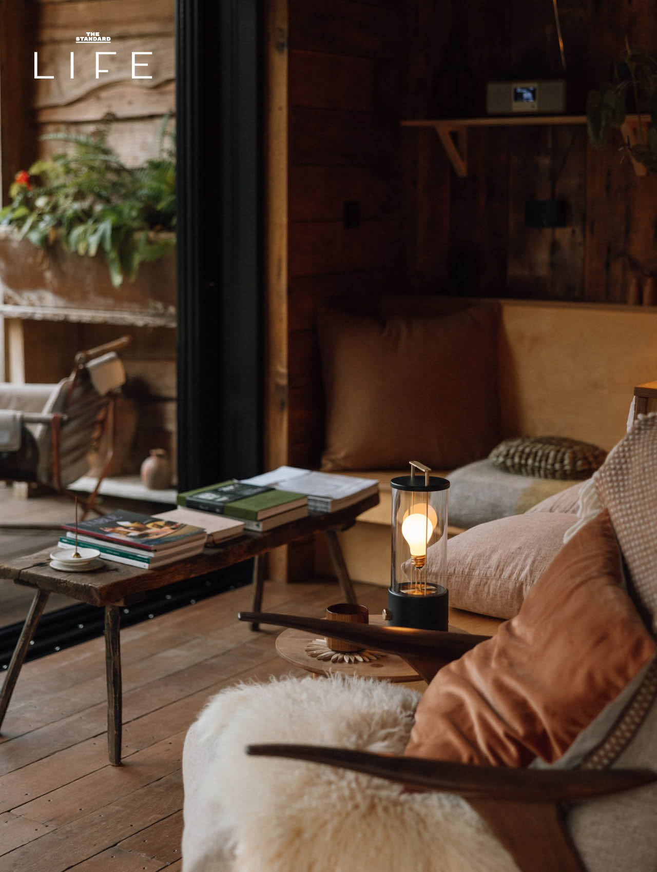 ภาพประกอบโคมไฟพกพาดีไซน์สวยงาม 9 แบบ ที่กำลังเป็นเทรนด์แต่งบ้าน 1