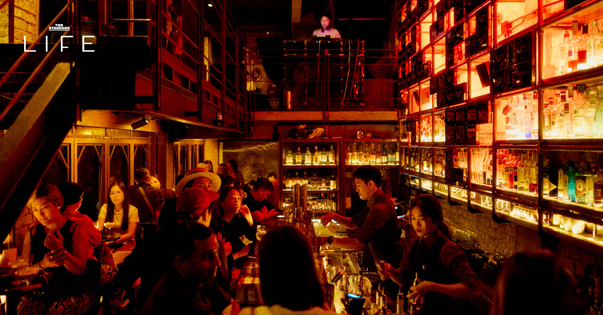 ภาพบรรยากาศภายในบาร์ Rabbit Hole ย่านทองหล่อ เตรียมฉลองครบรอบ 10 ปี