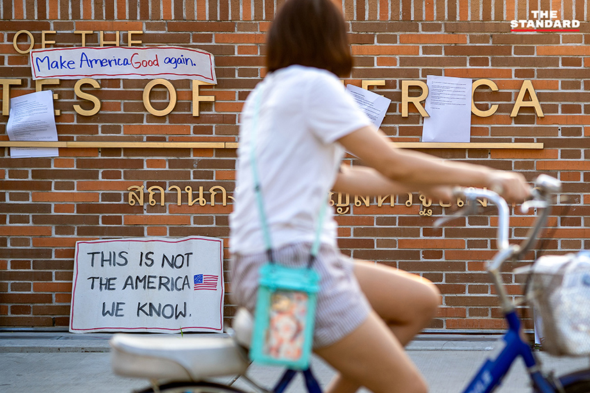 ภาพถ่ายกิจกรรมเชิงสัญลักษณ์กลุ่มผู้คัดค้านสหรัฐฯ โจมตีอิหร่าน นำโดย นพ.รังสฤษฎ์ กาญจนะวณิชย์ ที่สถานกงสุลสหรัฐอเมริกา เชียงใหม่ 3