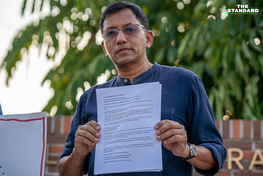 ภาพถ่ายกิจกรรมเชิงสัญลักษณ์กลุ่มผู้คัดค้านสหรัฐฯ โจมตีอิหร่าน นำโดย นพ.รังสฤษฎ์ กาญจนะวณิชย์ ที่สถานกงสุลสหรัฐอเมริกา เชียงใหม่ 5