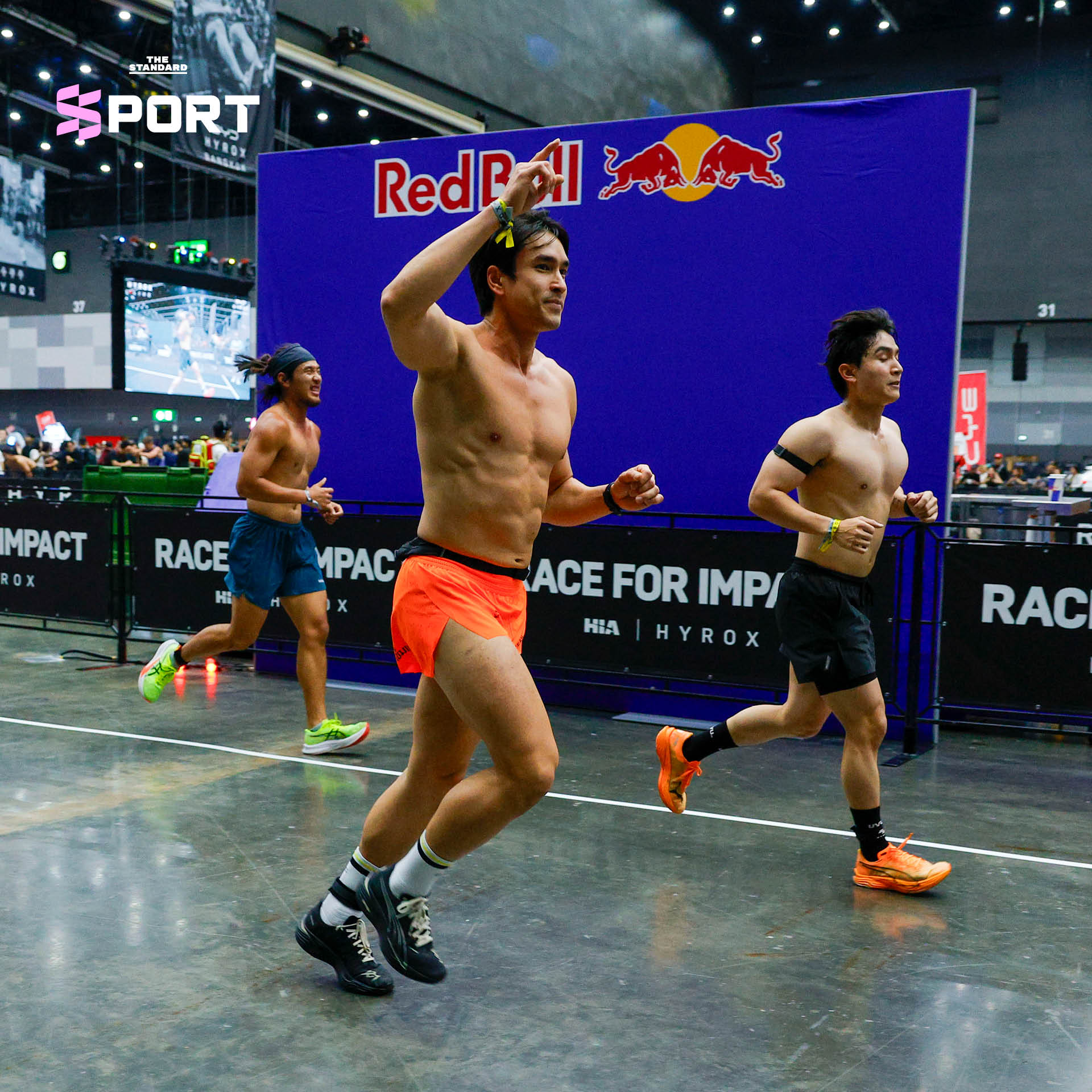 นักกีฬาทำ Wall Balls ใน Red Bull 100 Challenge การแข่งขัน HYROX Bangkok 2026 6