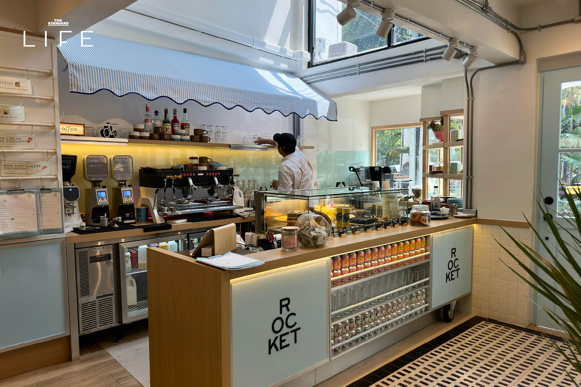 ภาพบรรยากาศร้าน Rocket Coffeebar สาขาใหม่ข้างสวนลุมฯ ที่ตกแต่งสไตล์สวีดิช พร้อมเมนูบรันช์น่ารับประทาน 2