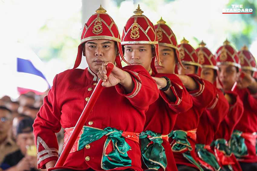 พลเรือเอก ไพโรจน์ เฟื่องจันทร์ เป็นประธานเปิดการฝึกครูฝีพายเรือพระราชพิธี เพื่อเตรียมจัดขบวนพยุหยาตราทางชลมารค ปี 2569 2