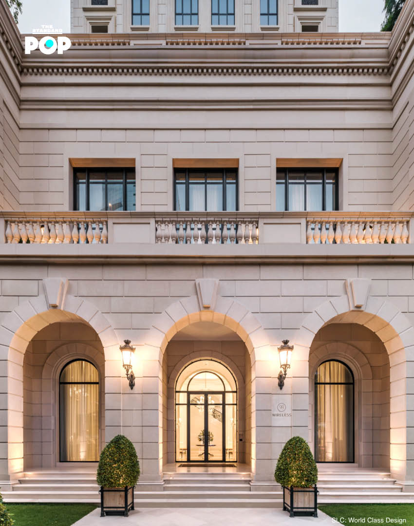 ภาพบรรยากาศงาน Sansiri Luxury Collection: The Forefront Of Luxury ที่แสดงถึงความหรูหรา งานศิลปะจากไม้ไผ่ และโลโก้ SLC 2