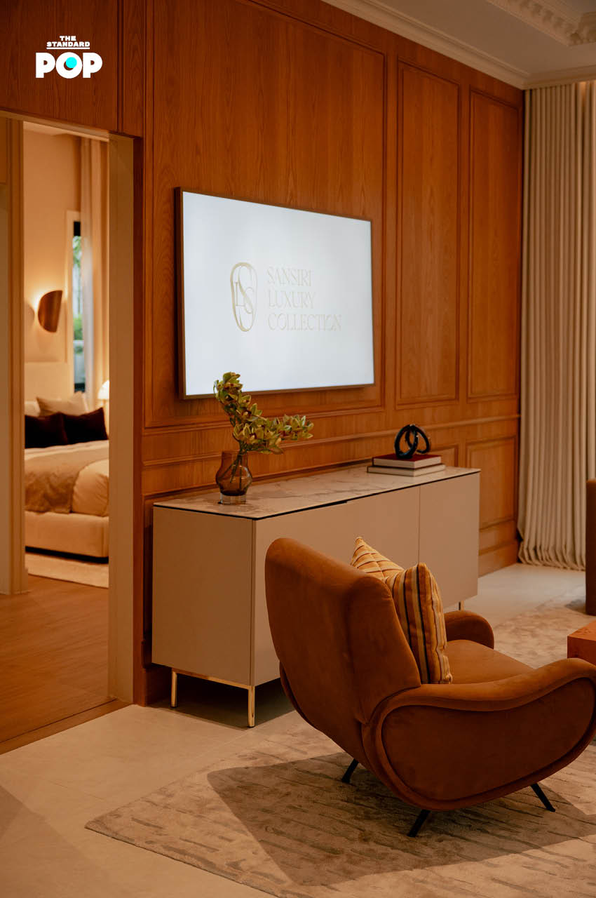 ภาพบรรยากาศงาน Sansiri Luxury Collection: The Forefront Of Luxury ที่แสดงถึงความหรูหรา งานศิลปะจากไม้ไผ่ และโลโก้ SLC 3