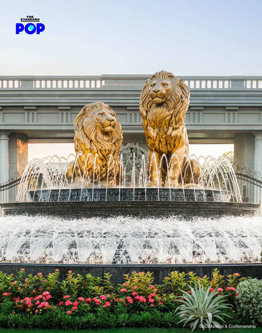 ภาพบรรยากาศงาน Sansiri Luxury Collection: The Forefront Of Luxury ที่แสดงถึงความหรูหรา งานศิลปะจากไม้ไผ่ และโลโก้ SLC 6