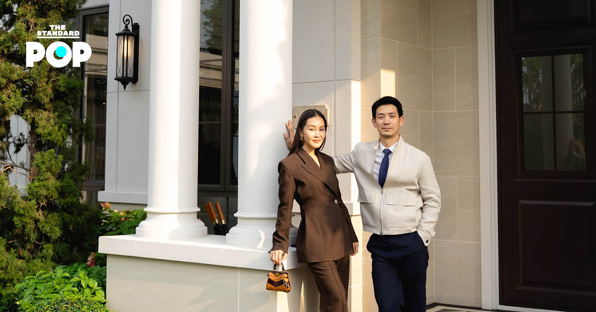 ภาพบรรยากาศงาน Sansiri Luxury Collection: The Forefront Of Luxury ที่แสดงถึงความหรูหรา งานศิลปะจากไม้ไผ่ และโลโก้ SLC