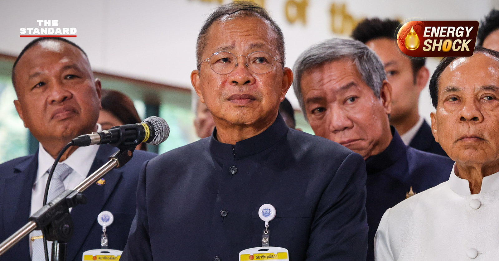 มงคล สุระสัจจะ ประธานวุฒิสภา ให้สัมภาษณ์ที่รัฐสภาเกี่ยวกับมาตรการประหยัดงบประมาณและกองทุนบำนาญ (แฟ้มภาพ)