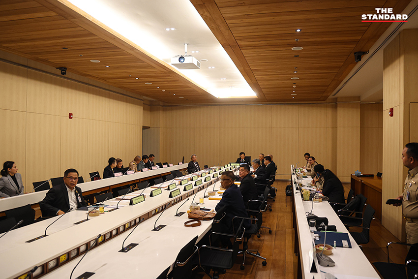 ภาพการประชุมคณะกรรมาธิการวุฒิสภา ที่มีมติเอกฉันท์เสนอให้รัฐบาลยกเลิก MOU43 5