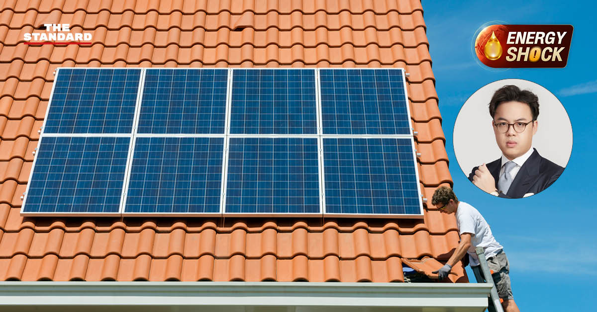 แผงโซลาร์เซลล์และกราฟแสดงราคาพลังงานที่ปรับตัวสูงขึ้นพร้อมข้อความราคาจ่อพุ่ง 15% ใน 2 สัปดาห์