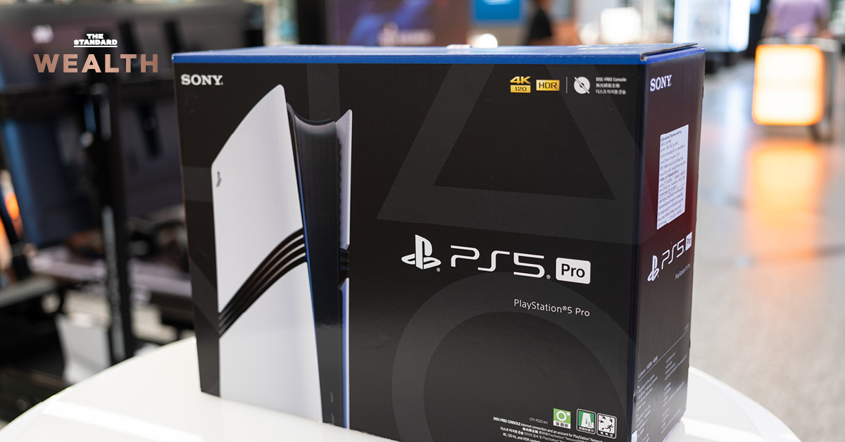 ภาพเครื่องเล่นเกม PlayStation 5 และข้อความประกาศปรับขึ้นราคา