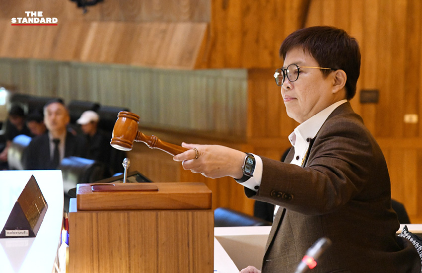 โสภณ ซารัมย์ ประธานสภาผู้แทนราษฎร ตรวจความพร้อมห้องประชุมพระสุริยัน ก่อนการโหวตเลือกนายกรัฐมนตรี 4
