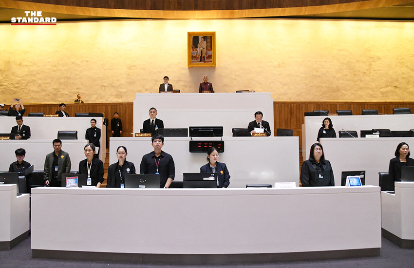 โสภณ ซารัมย์ ประธานสภาผู้แทนราษฎร ตรวจความพร้อมห้องประชุมพระสุริยัน ก่อนการโหวตเลือกนายกรัฐมนตรี 7