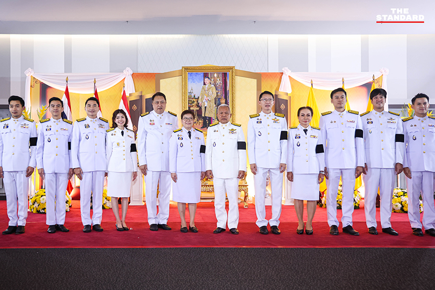 โสภณ ซารัมย์ ประธานสภาฯ มัลลิกา จิระพันธุ์วาณิช และ เลิศศักดิ์ พัฒนชัยกุล รองประธานสภาฯ ในพิธีรับพระบรมราชโองการโปรดเกล้าฯ 14