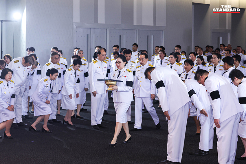 โสภณ ซารัมย์ ประธานสภาฯ มัลลิกา จิระพันธุ์วาณิช และ เลิศศักดิ์ พัฒนชัยกุล รองประธานสภาฯ ในพิธีรับพระบรมราชโองการโปรดเกล้าฯ 3