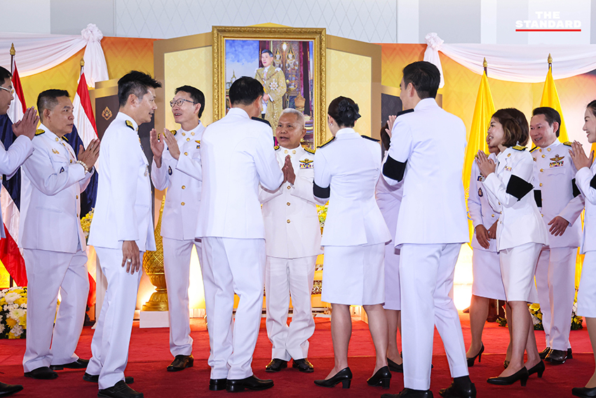 โสภณ ซารัมย์ ประธานสภาฯ มัลลิกา จิระพันธุ์วาณิช และ เลิศศักดิ์ พัฒนชัยกุล รองประธานสภาฯ ในพิธีรับพระบรมราชโองการโปรดเกล้าฯ 4