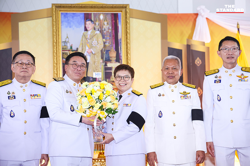 โสภณ ซารัมย์ ประธานสภาฯ มัลลิกา จิระพันธุ์วาณิช และ เลิศศักดิ์ พัฒนชัยกุล รองประธานสภาฯ ในพิธีรับพระบรมราชโองการโปรดเกล้าฯ 7