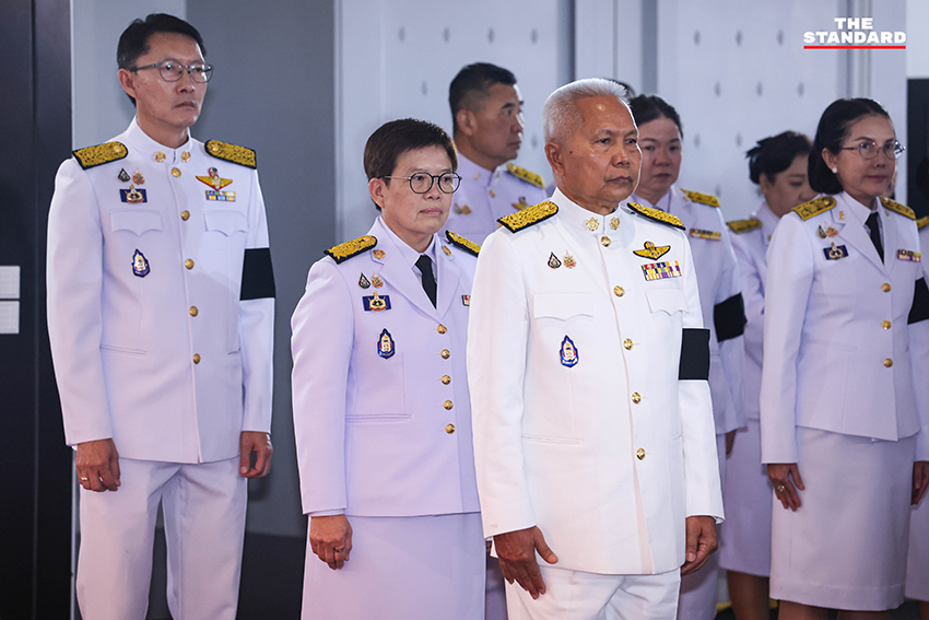 โสภณ ซารัมย์ ประธานสภาฯ มัลลิกา จิระพันธุ์วาณิช และ เลิศศักดิ์ พัฒนชัยกุล รองประธานสภาฯ ในพิธีรับพระบรมราชโองการโปรดเกล้าฯ 9