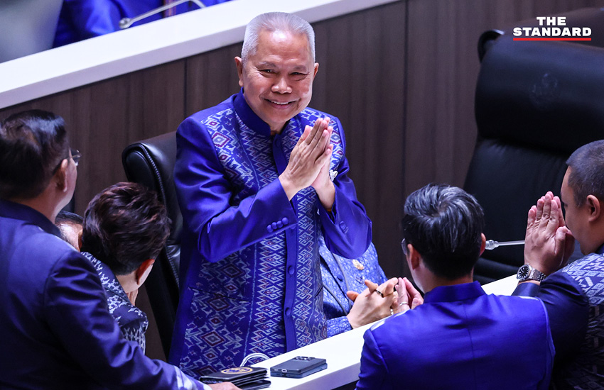 โสภณ ซารัมย์, มัลลิกา จิระพันธุ์วาณิช, และเลิศศักดิ์ พัฒนชัยกุล ภายหลังได้รับเลือกเป็นประธานและรองประธานสภาผู้แทนราษฎร 1