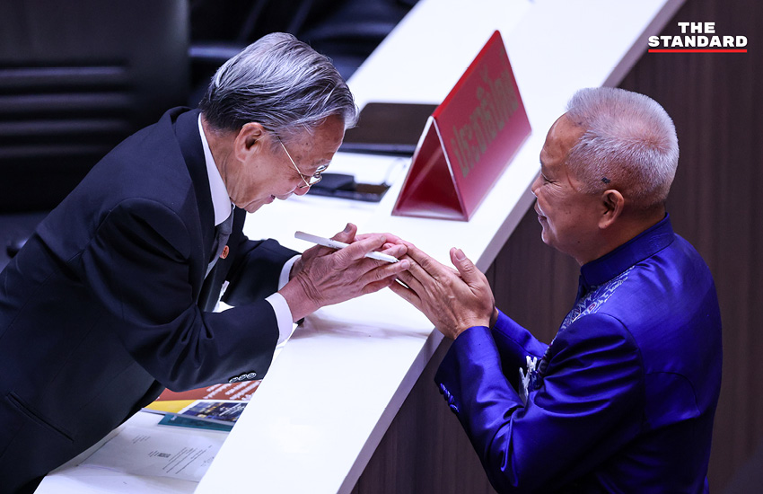 โสภณ ซารัมย์, มัลลิกา จิระพันธุ์วาณิช, และเลิศศักดิ์ พัฒนชัยกุล ภายหลังได้รับเลือกเป็นประธานและรองประธานสภาผู้แทนราษฎร 3