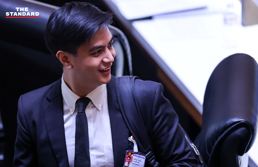 โสภณ ซารัมย์, มัลลิกา จิระพันธุ์วาณิช, และเลิศศักดิ์ พัฒนชัยกุล ภายหลังได้รับเลือกเป็นประธานและรองประธานสภาผู้แทนราษฎร 4