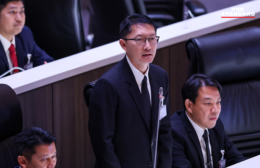 โสภณ ซารัมย์, มัลลิกา จิระพันธุ์วาณิช, และเลิศศักดิ์ พัฒนชัยกุล ภายหลังได้รับเลือกเป็นประธานและรองประธานสภาผู้แทนราษฎร 5