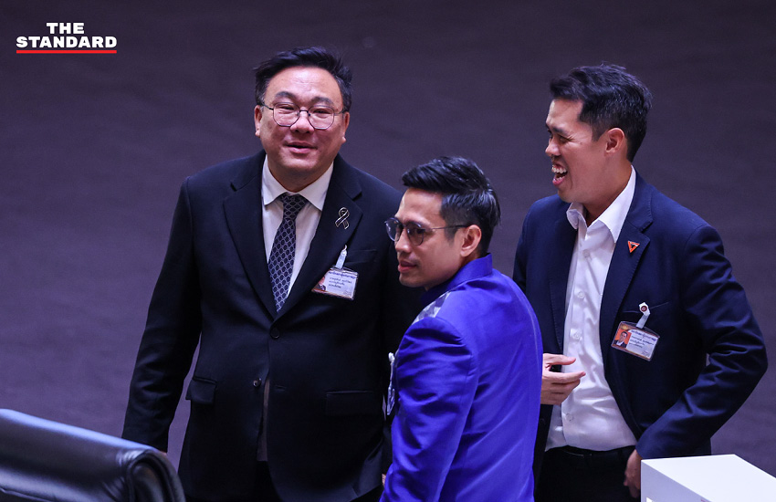 โสภณ ซารัมย์, มัลลิกา จิระพันธุ์วาณิช, และเลิศศักดิ์ พัฒนชัยกุล ภายหลังได้รับเลือกเป็นประธานและรองประธานสภาผู้แทนราษฎร 6