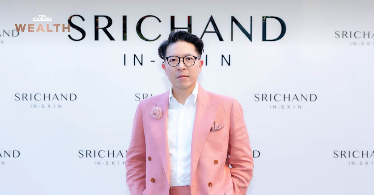 ผลิตภัณฑ์สกินแคร์ศรีจันทร์วางเรียงพร้อมภาพ แบมแบม GOT7 พรีเซนเตอร์ผู้เสริมพลังแบรนด์