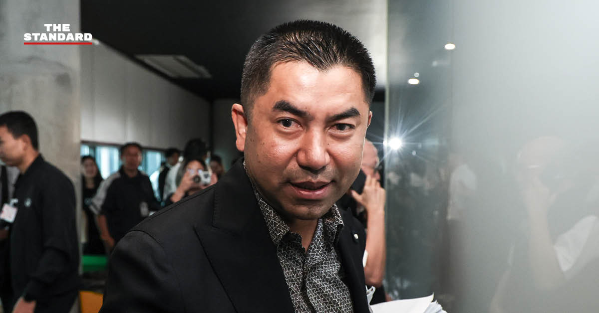 พล.ต.อ.สุรเชษฐ์ หักพาล อดีตรองผู้บัญชาการตำรวจแห่งชาติ ผู้ยื่นฟ้อง 10 ตำรวจ