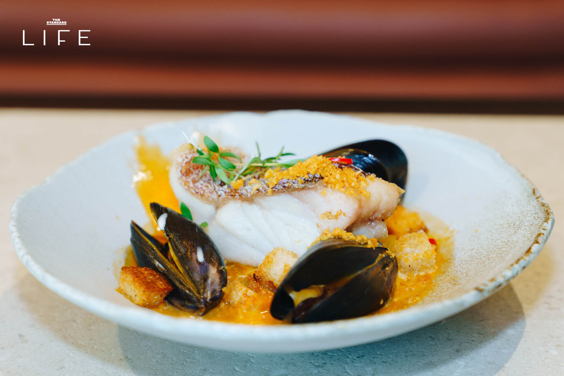 จานอาหารซีฟู้ดไทยผสมผสานฝรั่งเศสจาก Talayjai Dining โดยเชฟเจมส์และเชฟ Rafael 8