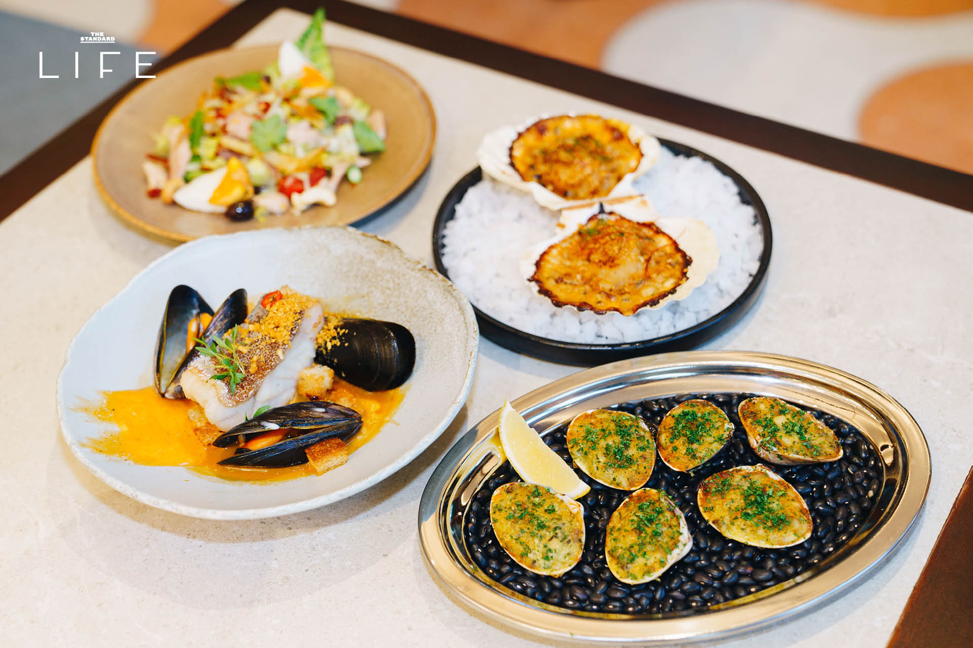 จานอาหารซีฟู้ดไทยผสมผสานฝรั่งเศสจาก Talayjai Dining โดยเชฟเจมส์และเชฟ Rafael 9