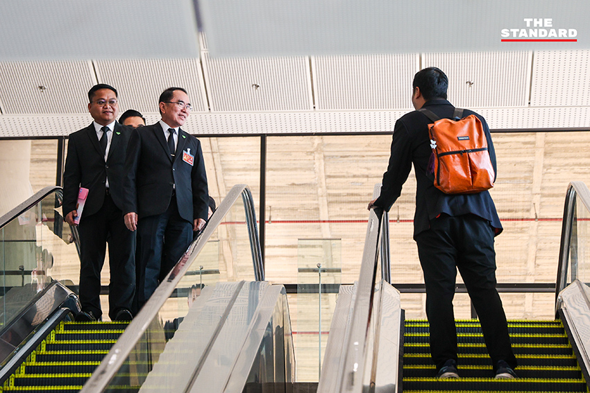 เท่าพิภพ ลิ้มจิตรกร สส. พรรคประชาชน รายงานตัวเข้าสภาฯ 7