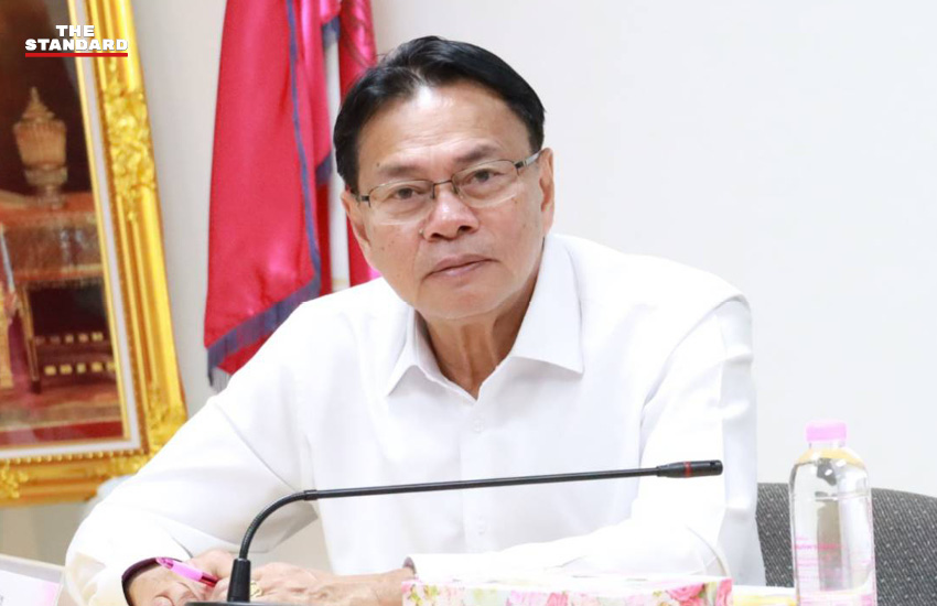 ภาพพิธีลงนามสัญญาจ้างพิมพ์หนังสือแบบเรียนของ สกสค. โดยมี ดิศกุล เกษมสวัสดิ์ และ ชนนิกานต์ สืบชนะ ร่วมในพิธี 4