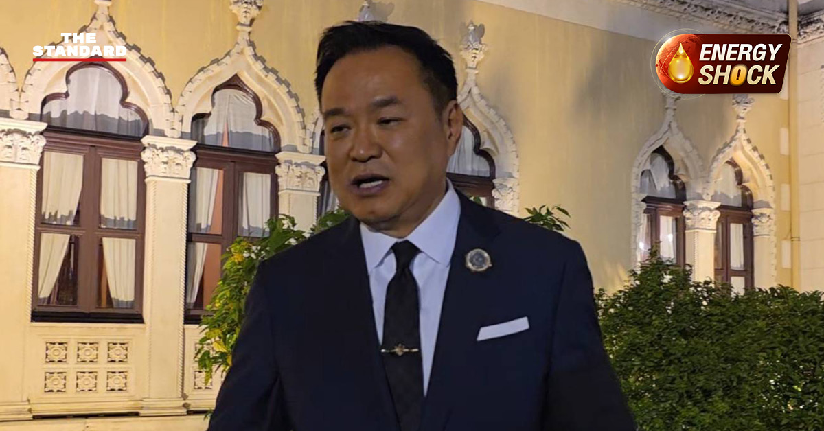 ภาพ อนุทิน ชาญวีรกูล นายกรัฐมนตรี เดินทางเข้าทำเนียบรัฐบาล ในเวลากลางคืน