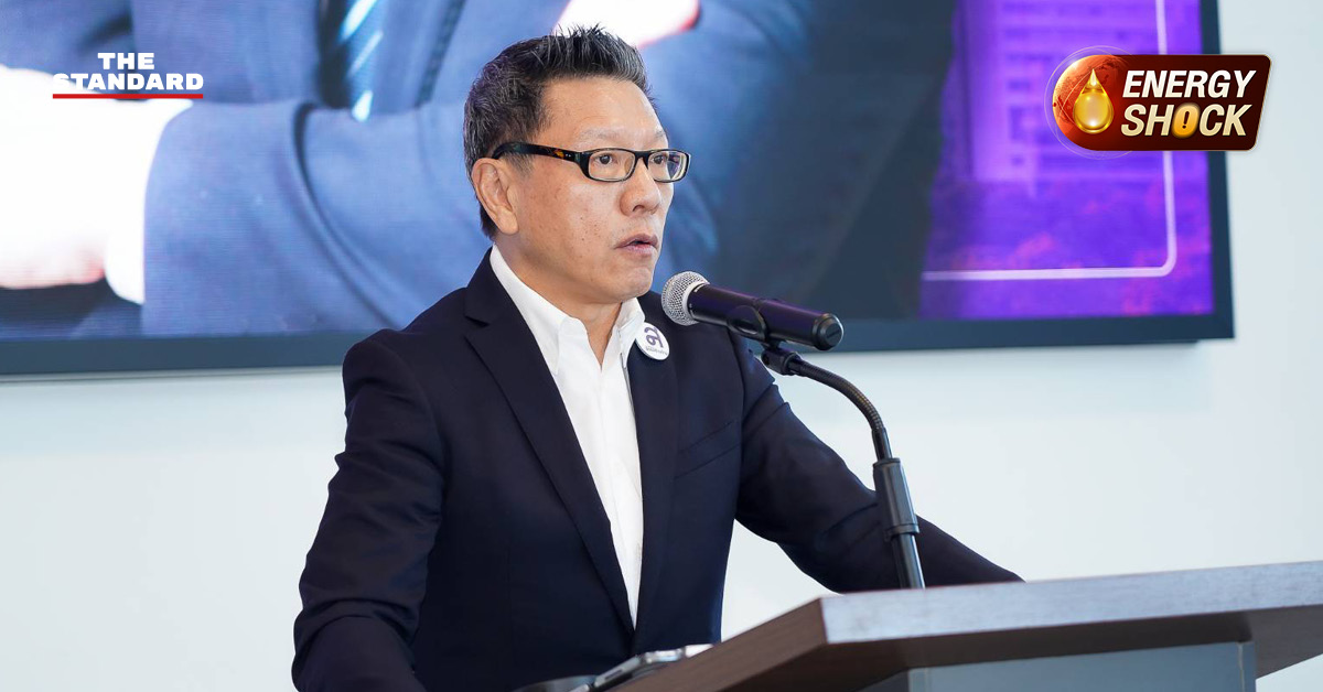 สุรเดช ทวีแสงสกุลไทย ประธานยุทธศาสตร์ด้านเศรษฐกิจ พรรคไทยสร้างไทย กำลังนำเสนอแผนยุทธศาสตร์ ‘จังหวัดพึ่งพาตนเอง’ เพื่อรับมือวิกฤตการณ์โลก