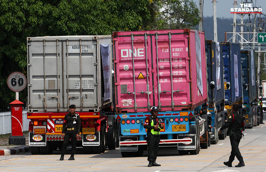 ภาพ รถบรรทุก จำนวนมาก รวมตัวกันในพื้นที่ยุทธศาสตร์สำคัญ เพื่อประท้วงและเรียกร้องให้รัฐบาลเร่งแก้ไขวิกฤตน้ำมันแพง 10