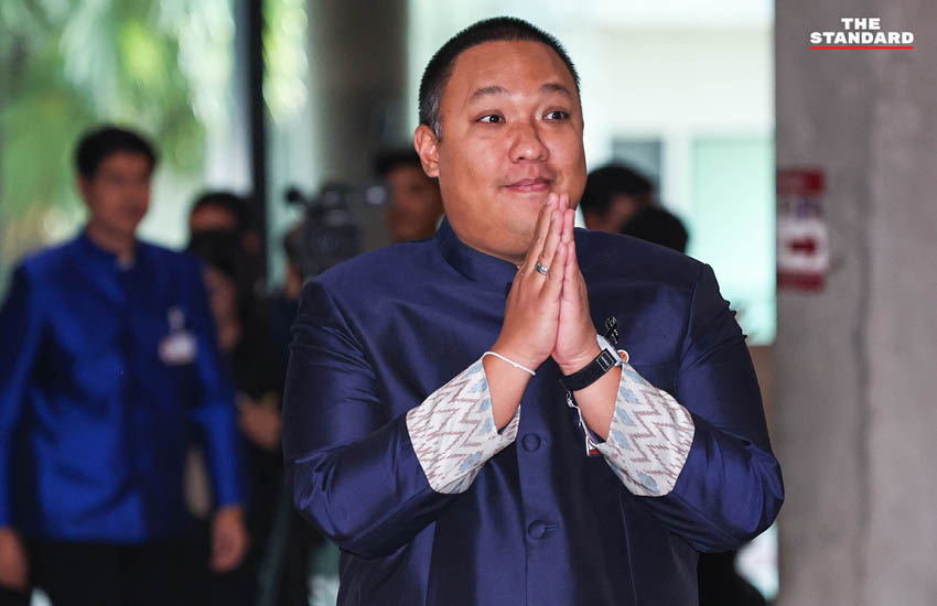 ภาพบรรยากาศที่อาคารรัฐสภาขณะมีการประชุมสภาผู้แทนราษฎรเพื่อลงมติเลือกนายกรัฐมนตรี โดยมีแกนนำพรรคการเมืองต่างๆ ร่วมแถลงจุดยืน 13