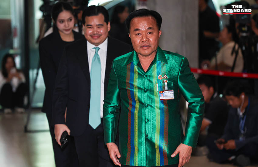 ภาพบรรยากาศที่อาคารรัฐสภาขณะมีการประชุมสภาผู้แทนราษฎรเพื่อลงมติเลือกนายกรัฐมนตรี โดยมีแกนนำพรรคการเมืองต่างๆ ร่วมแถลงจุดยืน 15