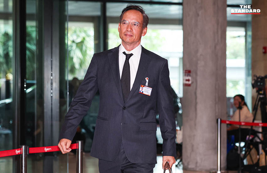 ภาพบรรยากาศที่อาคารรัฐสภาขณะมีการประชุมสภาผู้แทนราษฎรเพื่อลงมติเลือกนายกรัฐมนตรี โดยมีแกนนำพรรคการเมืองต่างๆ ร่วมแถลงจุดยืน 16