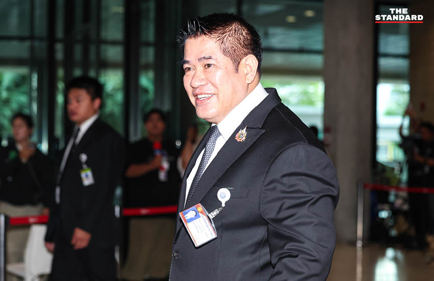 ภาพบรรยากาศที่อาคารรัฐสภาขณะมีการประชุมสภาผู้แทนราษฎรเพื่อลงมติเลือกนายกรัฐมนตรี โดยมีแกนนำพรรคการเมืองต่างๆ ร่วมแถลงจุดยืน 4