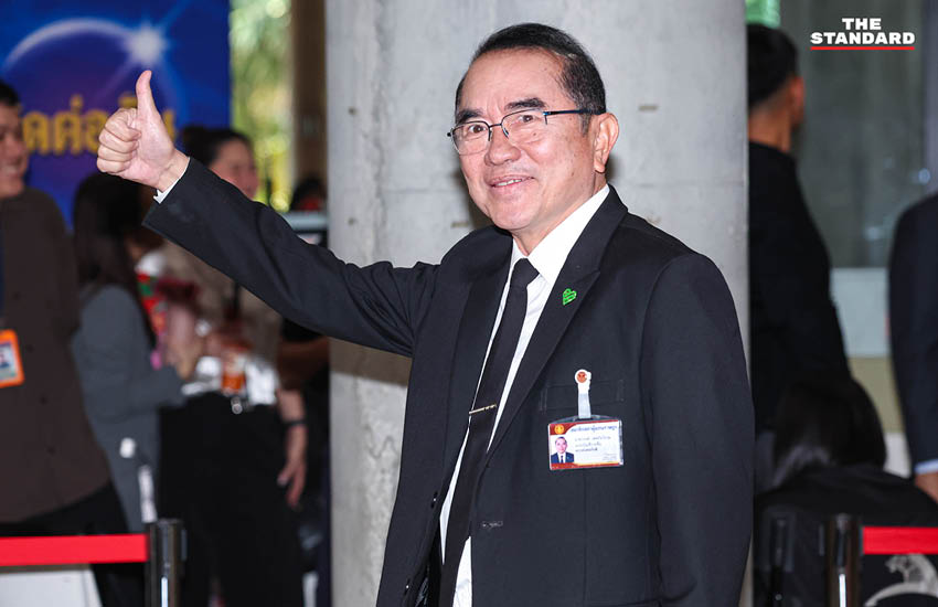 ภาพบรรยากาศที่อาคารรัฐสภาขณะมีการประชุมสภาผู้แทนราษฎรเพื่อลงมติเลือกนายกรัฐมนตรี โดยมีแกนนำพรรคการเมืองต่างๆ ร่วมแถลงจุดยืน 6