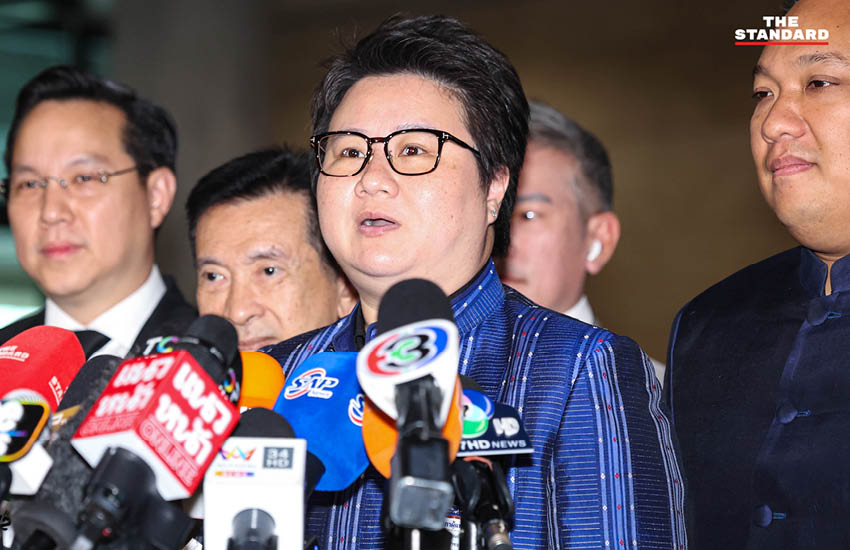 ภาพบรรยากาศที่อาคารรัฐสภาขณะมีการประชุมสภาผู้แทนราษฎรเพื่อลงมติเลือกนายกรัฐมนตรี โดยมีแกนนำพรรคการเมืองต่างๆ ร่วมแถลงจุดยืน 8