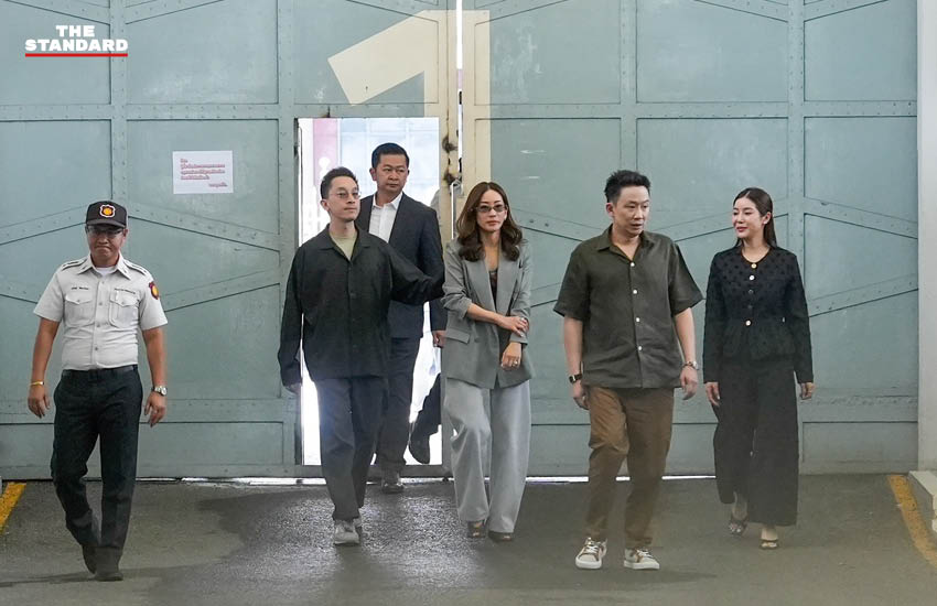 ภาพครอบครัวชินวัตรเข้าเยี่ยม ทักษิณ ชินวัตร ที่เรือนจำกลางคลองเปรม 1