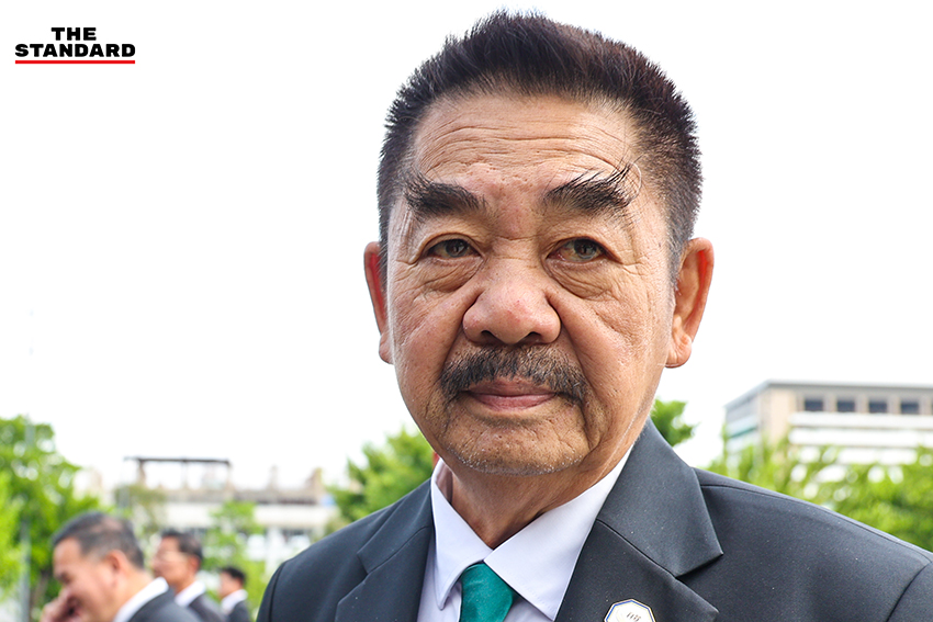 ร.อ. ธรรมนัส พรหมเผ่า และคณะ สส. พรรคกล้าธรรม สวมสูทสีเขียวเข้ารายงานตัวที่รัฐสภา 11