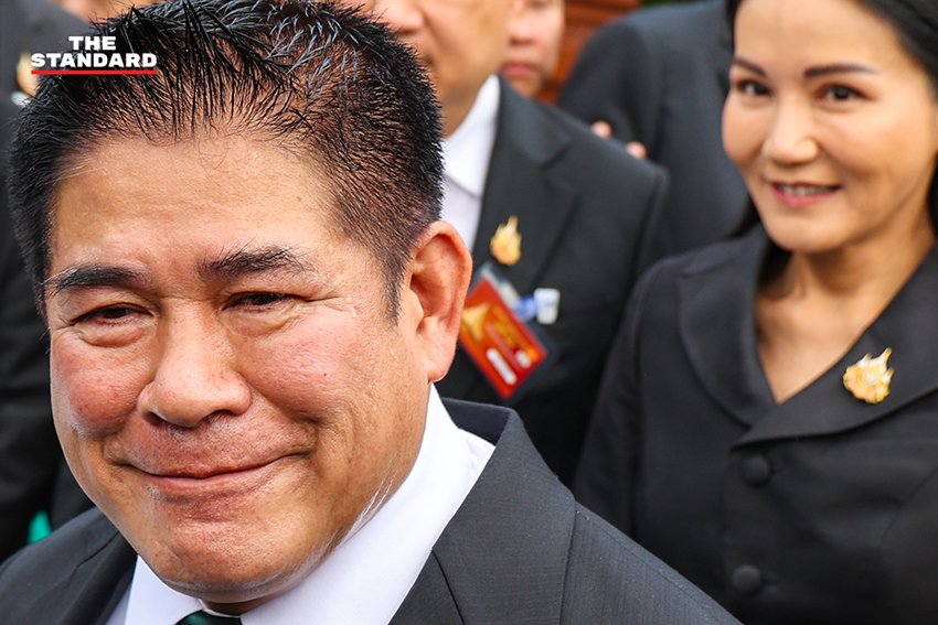 ร.อ. ธรรมนัส พรหมเผ่า และคณะ สส. พรรคกล้าธรรม สวมสูทสีเขียวเข้ารายงานตัวที่รัฐสภา 12