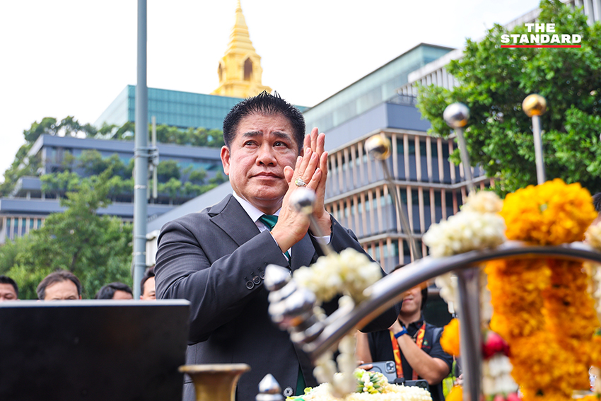 ร.อ. ธรรมนัส พรหมเผ่า และคณะ สส. พรรคกล้าธรรม สวมสูทสีเขียวเข้ารายงานตัวที่รัฐสภา 14